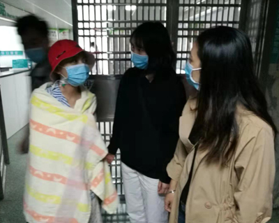 与陈文雅交谈
